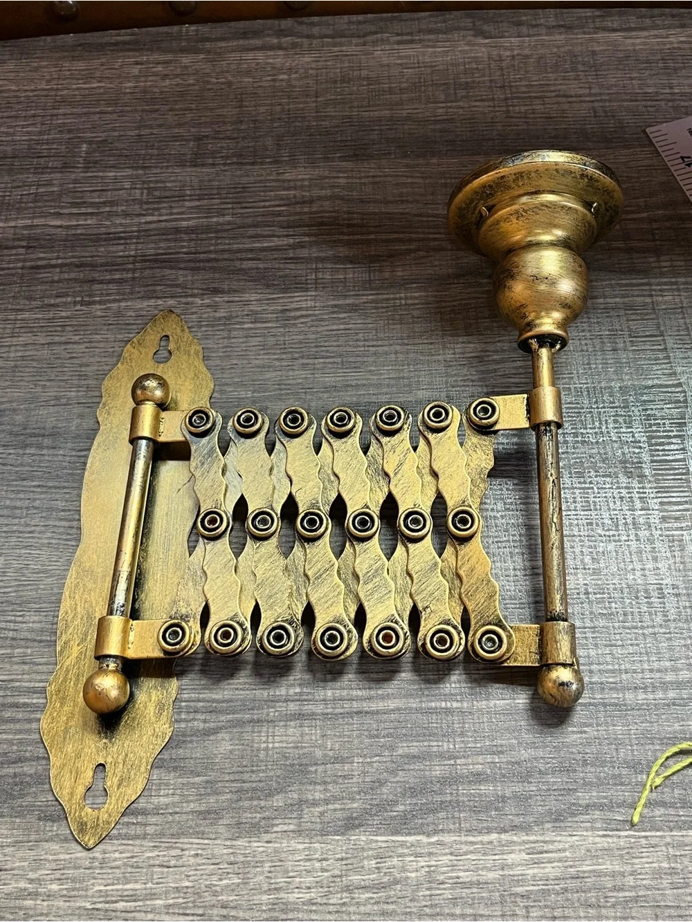 Antique-Style Gold Brushed Expandable Rotating Wall Sconce. Read description